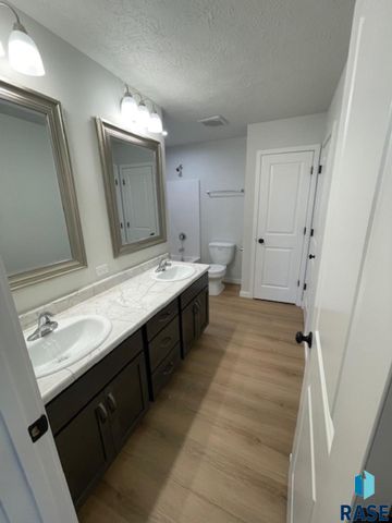 9624 W Tunis Dr, Sioux Falls, SD 57106