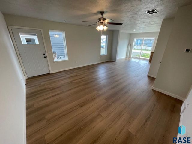 9624 W Tunis Dr, Sioux Falls, SD 57106