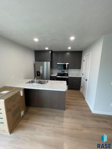 9624 W Tunis Dr, Sioux Falls, SD 57106