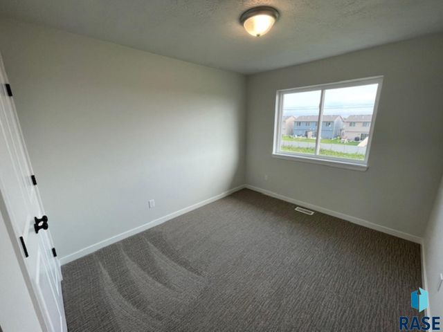 9624 W Tunis Dr, Sioux Falls, SD 57106