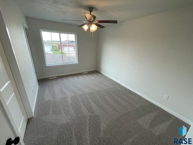 9624 W Tunis Dr, Sioux Falls, SD 57106