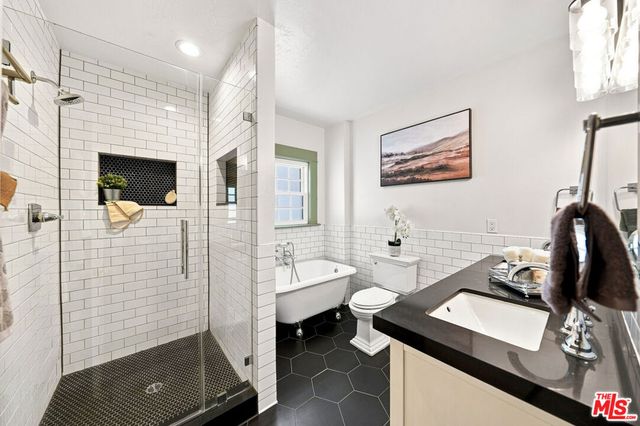 1726 6th Avenue, Los Angeles, CA 90019