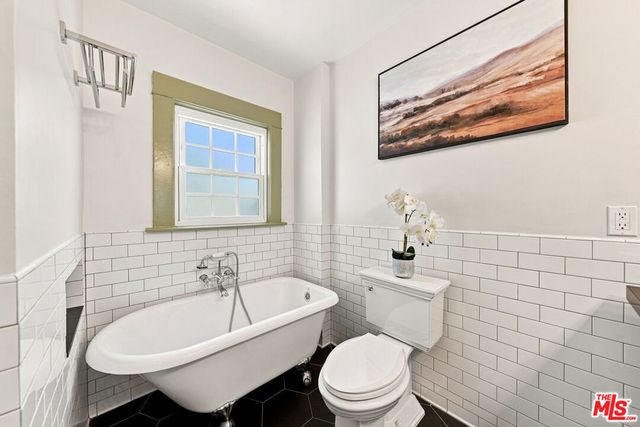 1726 6th Avenue, Los Angeles, CA 90019