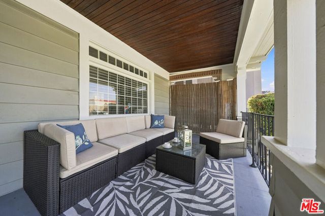 1726 6th Avenue, Los Angeles, CA 90019