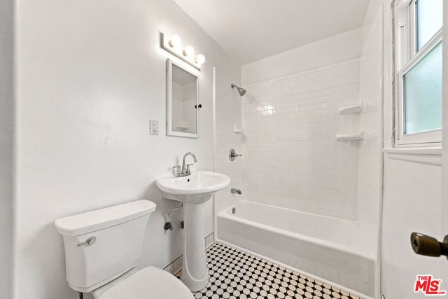 1726 6th Avenue, Los Angeles, CA 90019