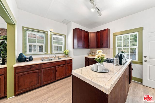 1726 6th Avenue, Los Angeles, CA 90019