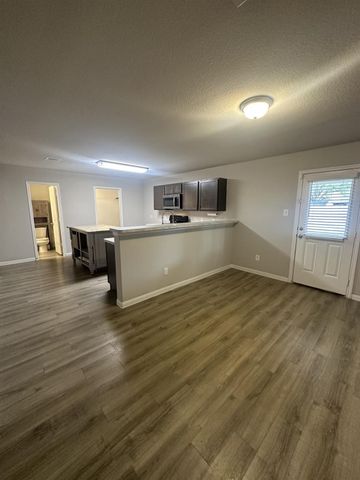 2146 10th, Hempstead, TX 77445