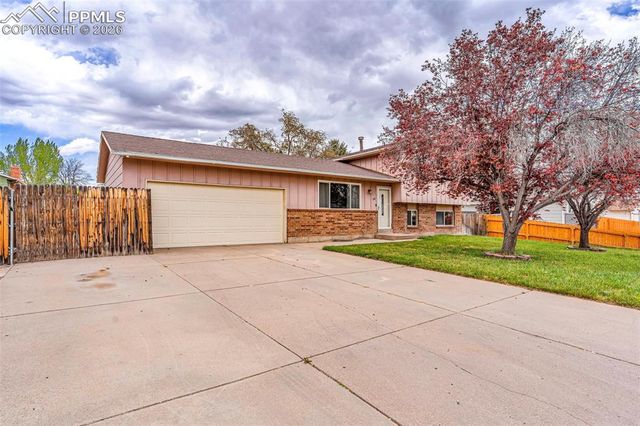 58 Briarwood Circle, Pueblo, CO 81005