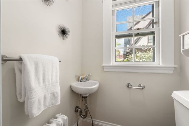 33 Longfellow Road, Melrose, MA 02176