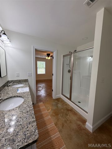 215 Indian Lane, Tallassee, AL 36078