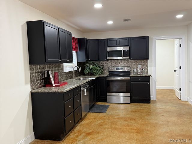 215 Indian Lane, Tallassee, AL 36078