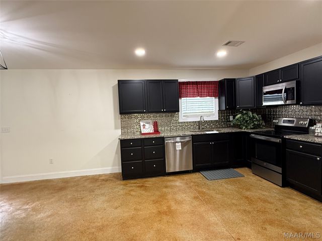215 Indian Lane, Tallassee, AL 36078