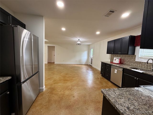 215 Indian Lane, Tallassee, AL 36078