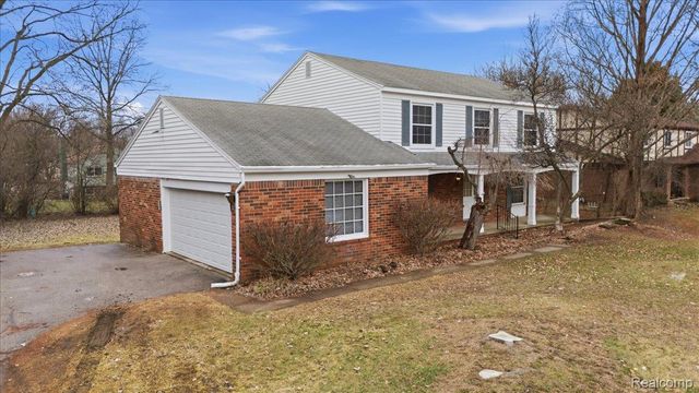 5634 Stratford Drive, West Bloomfield Charter Township, MI 48322