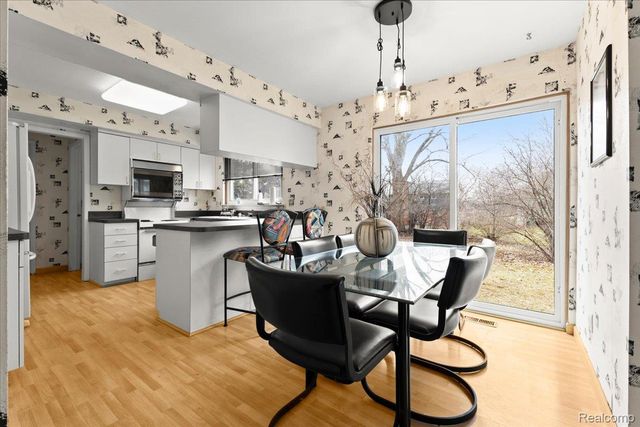 5634 Stratford Drive, West Bloomfield Charter Township, MI 48322