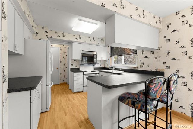 5634 Stratford Drive, West Bloomfield Charter Township, MI 48322