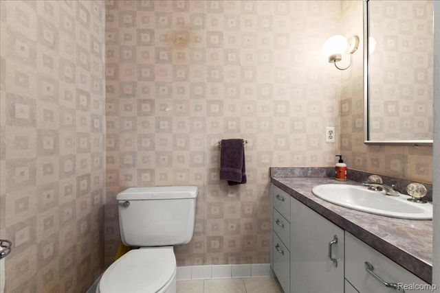 5634 Stratford Drive, West Bloomfield Charter Township, MI 48322