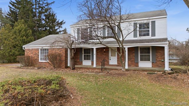 5634 Stratford Drive, West Bloomfield Charter Township, MI 48322