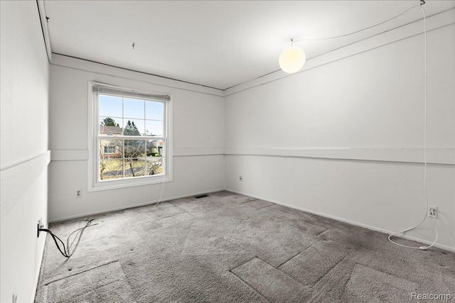 5634 Stratford Drive, West Bloomfield Charter Township, MI 48322