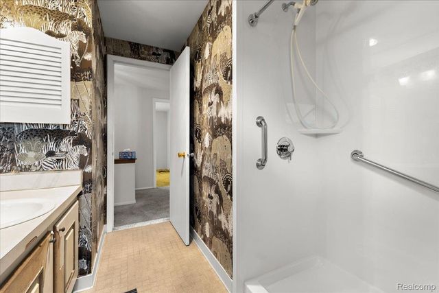 5634 Stratford Drive, West Bloomfield Charter Township, MI 48322