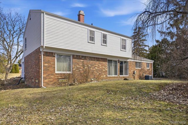 5634 Stratford Drive, West Bloomfield Charter Township, MI 48322