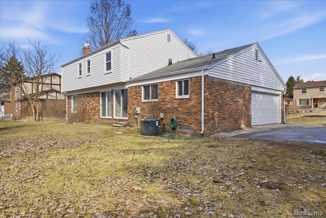 5634 Stratford Drive, West Bloomfield Charter Township, MI 48322