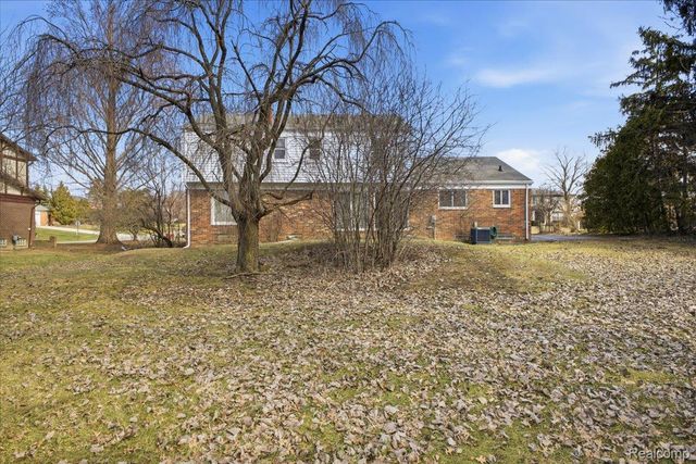 5634 Stratford Drive, West Bloomfield Charter Township, MI 48322