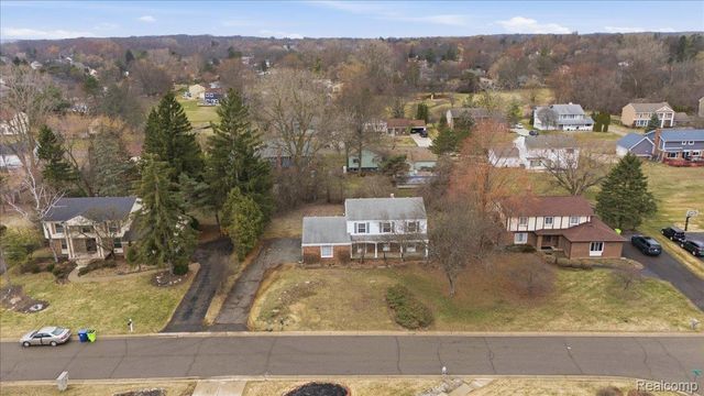 5634 Stratford Drive, West Bloomfield Charter Township, MI 48322