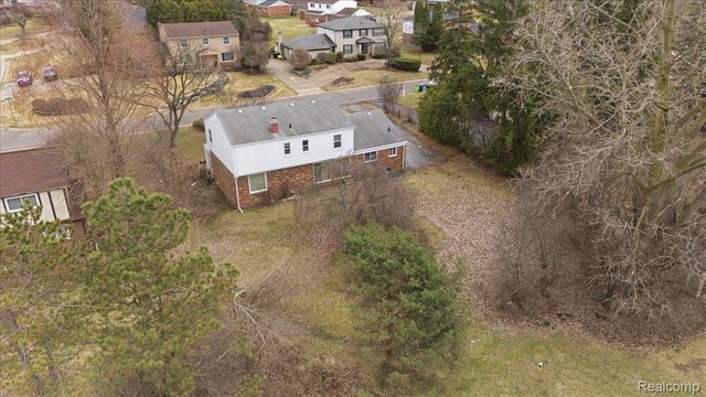 5634 Stratford Drive, West Bloomfield Charter Township, MI 48322