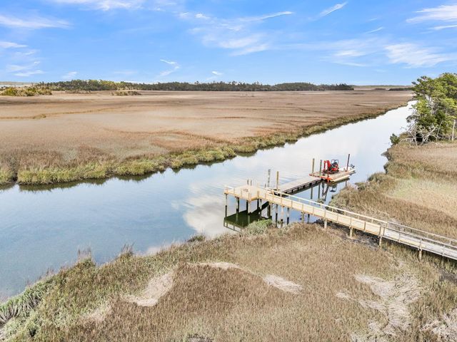 124 Slipper Shell Court, Mount Pleasant, SC 29464