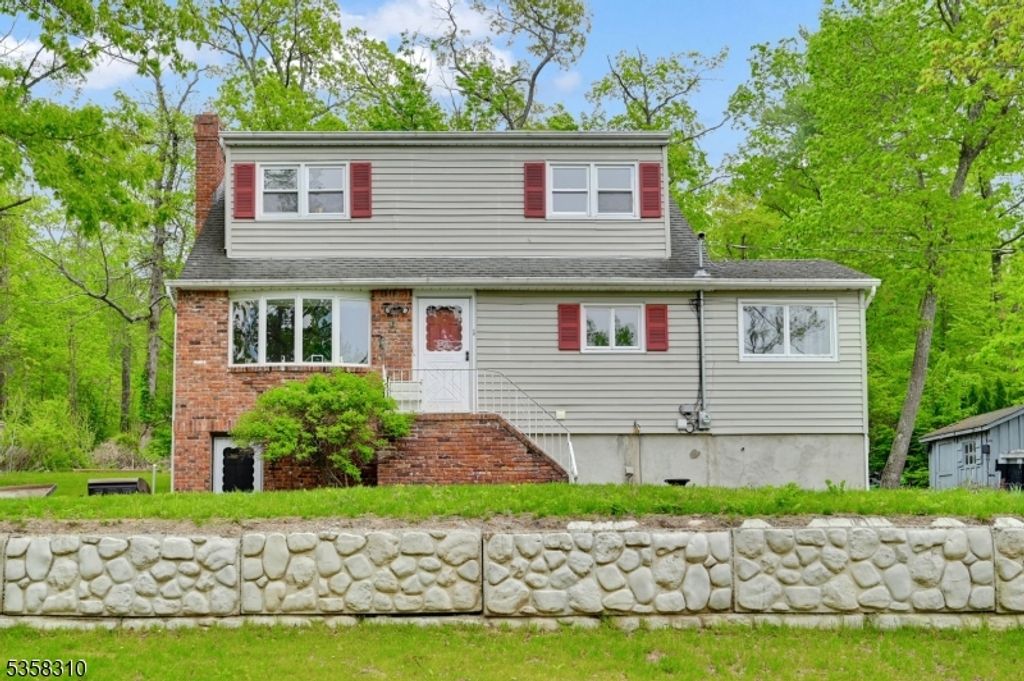 104 Lake Park Ter, West Milford Twp., NJ 07421