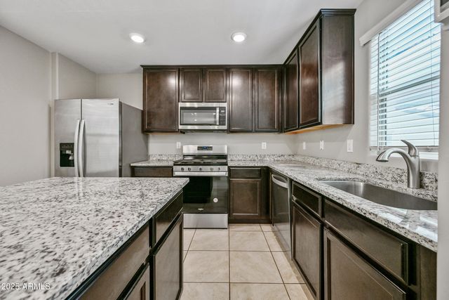 8047 W Albeniz Place, Phoenix, AZ 85043