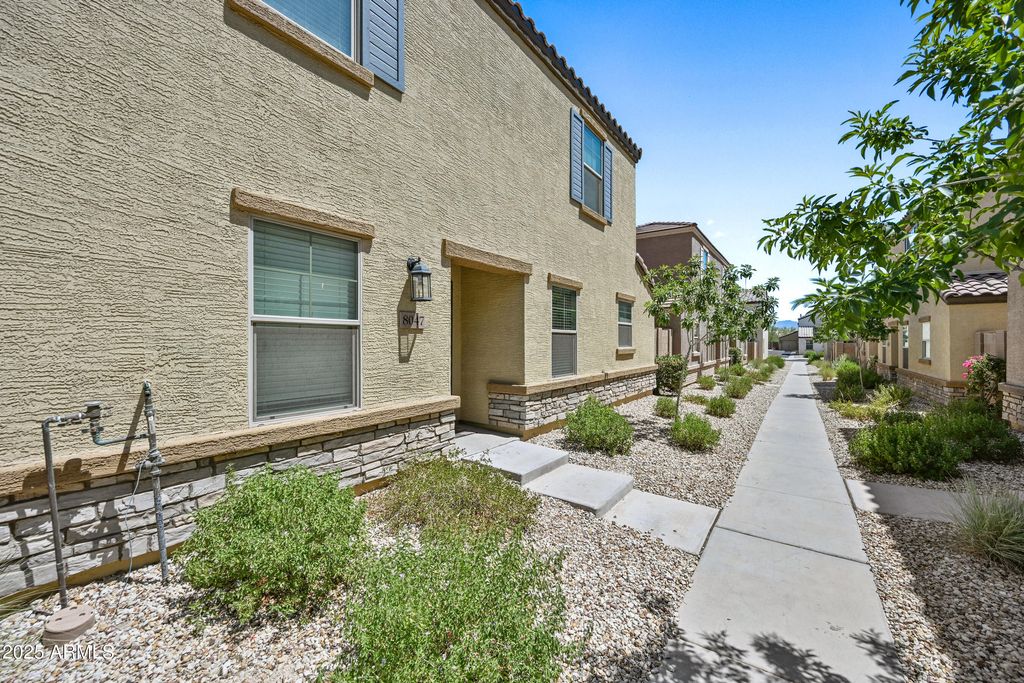 8047 W Albeniz Place, Phoenix, AZ 85043