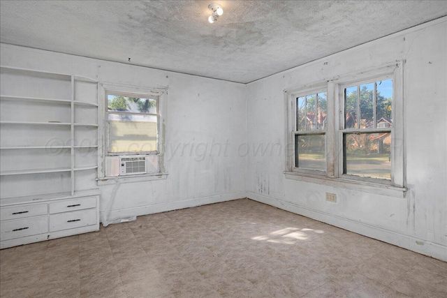 2101 S HUGHES Street, Amarillo, TX 79109