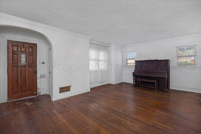 2101 S HUGHES Street, Amarillo, TX 79109