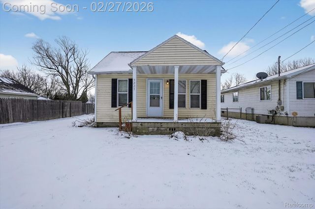 5227 Dania Street, Flint Charter Township, MI 48532