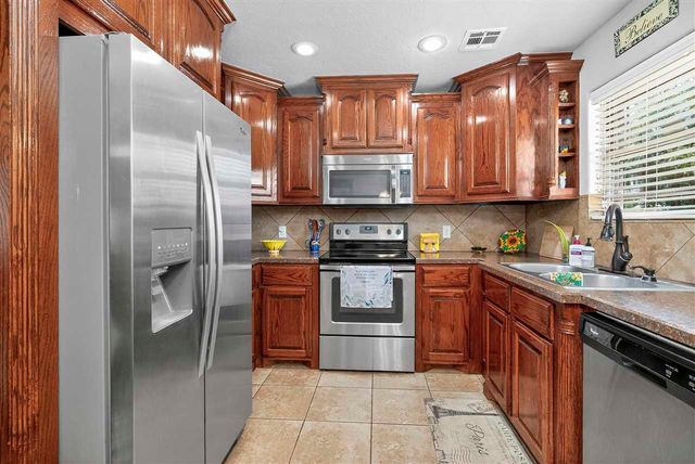 718 5th St, Elgin, OK 73538