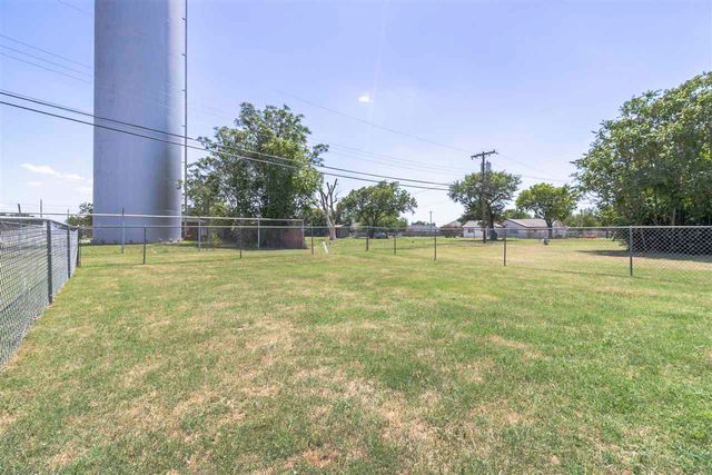 718 5th St, Elgin, OK 73538