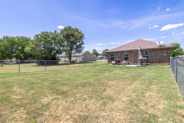 718 5th St, Elgin, OK 73538