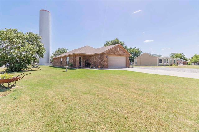 718 5th St, Elgin, OK 73538