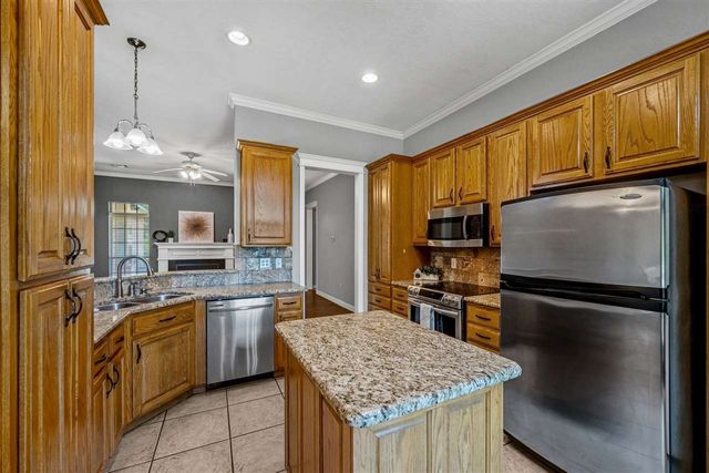 817 Hummingbird Dr, Cache, OK 73527