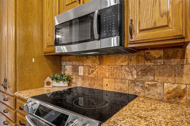 817 Hummingbird Dr, Cache, OK 73527