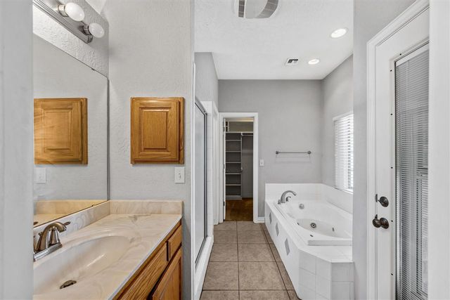 817 Hummingbird Dr, Cache, OK 73527