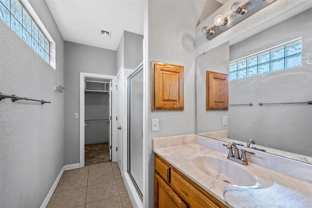 817 Hummingbird Dr, Cache, OK 73527