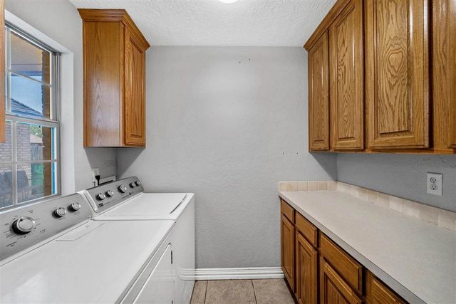 817 Hummingbird Dr, Cache, OK 73527