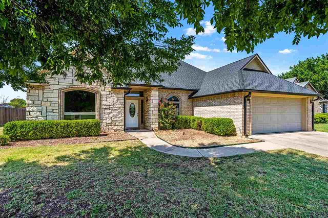817 Hummingbird Dr, Cache, OK 73527