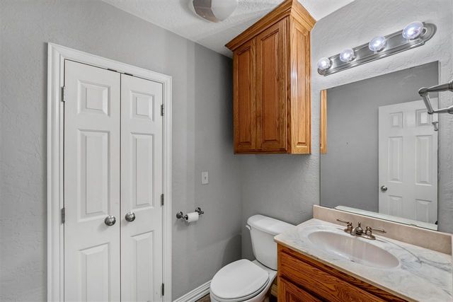 817 Hummingbird Dr, Cache, OK 73527