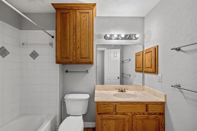 817 Hummingbird Dr, Cache, OK 73527