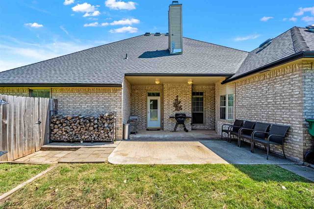 817 Hummingbird Dr, Cache, OK 73527