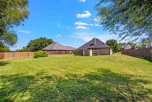 817 Hummingbird Dr, Cache, OK 73527